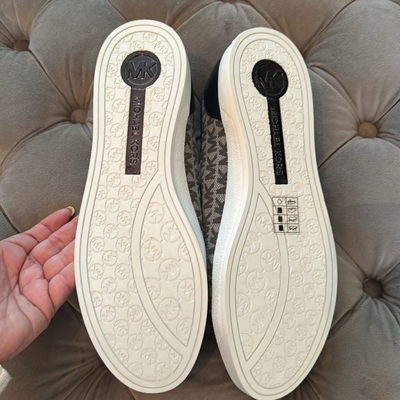 Michael Kors Logo Sneakers NEW - Picture 5 of 5